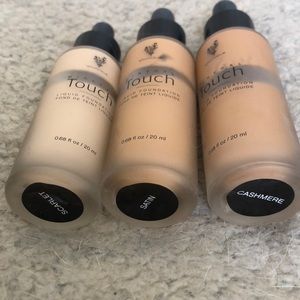 Younique touch liquid foundation bundle
